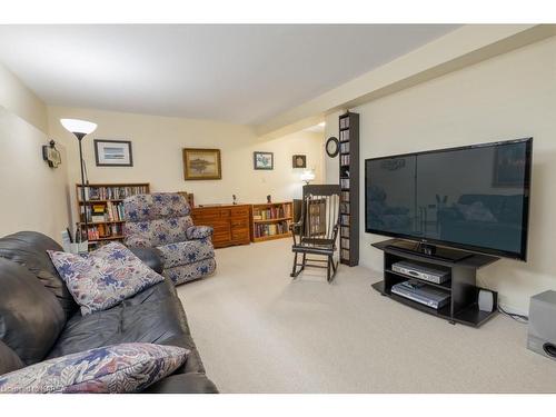 296 Grandtrunk Avenue, Kingston, ON - Indoor Photo Showing Living Room