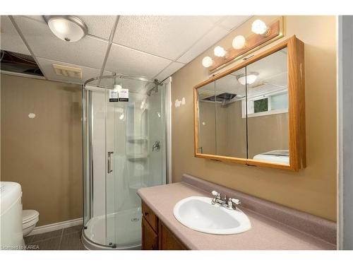 33 Balmoral Court, Kingston, ON - Indoor Photo Showing Bathroom