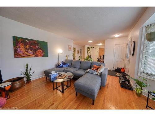 311 Portsmouth Avenue, Kingston, ON - Indoor Photo Showing Living Room