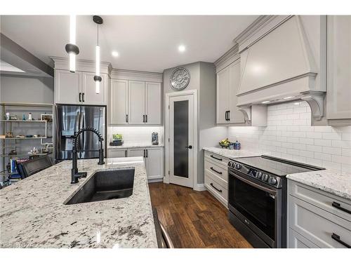 1511 Clover Street, Kingston, ON - Indoor Photo Showing Kitchen With Double Sink With Upgraded Kitchen