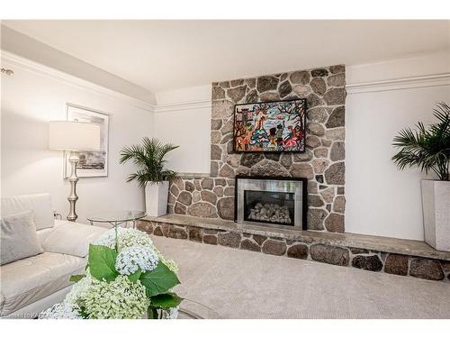 548 Lorna Lane, Selby, ON - Indoor Photo Showing Living Room With Fireplace