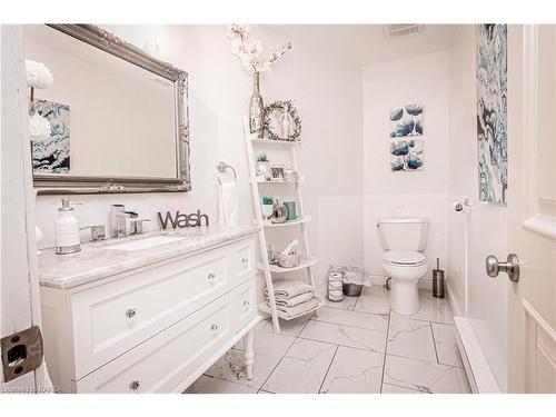 548 Lorna Lane, Selby, ON - Indoor Photo Showing Bathroom