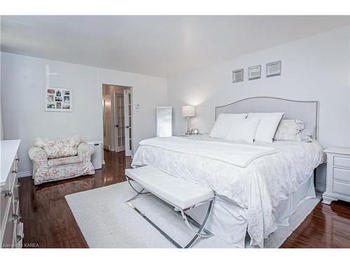 548 Lorna Lane, Selby, ON - Indoor Photo Showing Bedroom