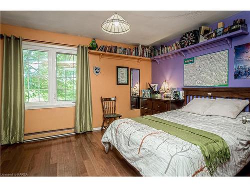 548 Lorna Lane, Selby, ON - Indoor Photo Showing Bedroom