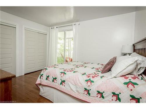 548 Lorna Lane, Selby, ON - Indoor Photo Showing Bedroom