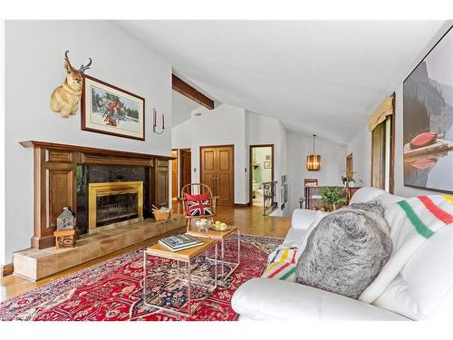 1683 Jackson Boulevard, Kingston, ON - Indoor Photo Showing Living Room With Fireplace