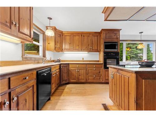 1683 Jackson Boulevard, Kingston, ON - Indoor Photo Showing Kitchen