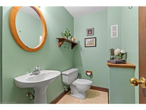 1683 Jackson Boulevard, Kingston, ON - Indoor Photo Showing Bathroom