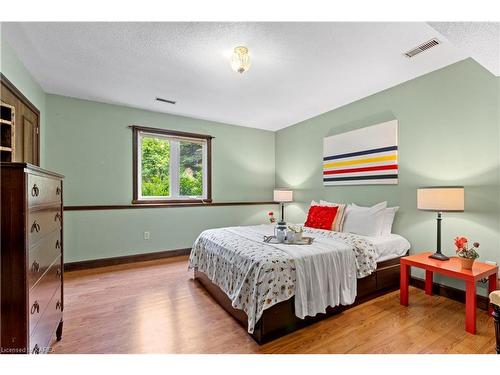 1683 Jackson Boulevard, Kingston, ON - Indoor Photo Showing Bedroom