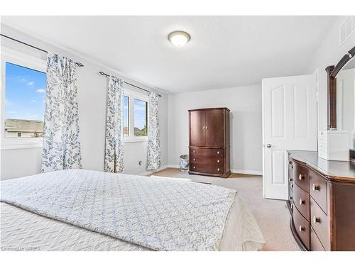 397 Cavendish Crescent, Kingston, ON - Indoor Photo Showing Bedroom