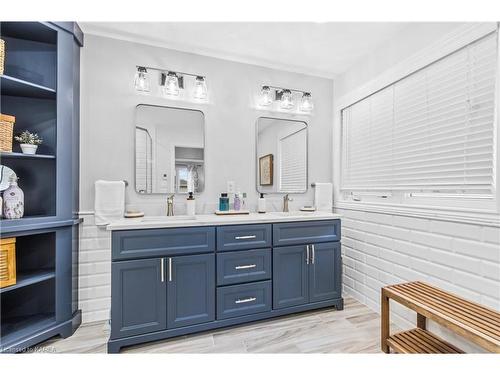 397 Cavendish Crescent, Kingston, ON - Indoor Photo Showing Bathroom