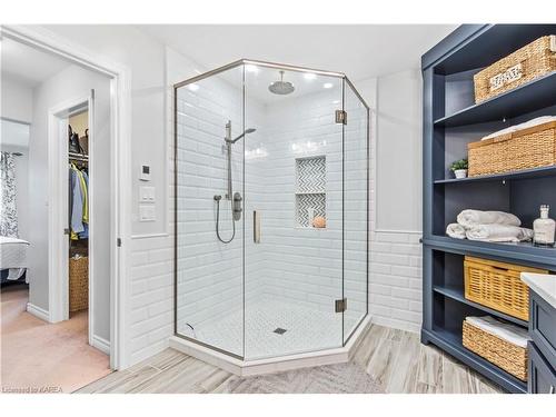 397 Cavendish Crescent, Kingston, ON - Indoor Photo Showing Bathroom