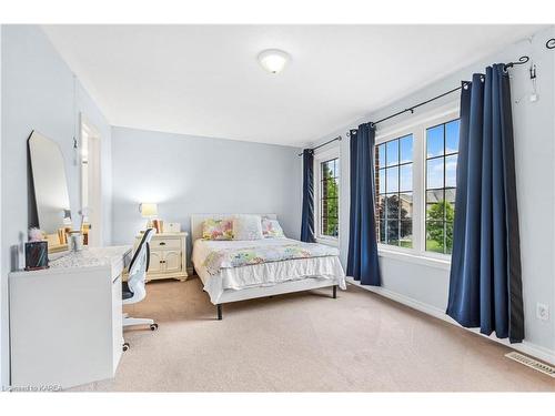 397 Cavendish Crescent, Kingston, ON - Indoor Photo Showing Bedroom