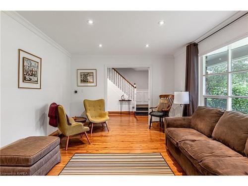 115 Fairway Hill Crescent, Kingston, ON - Indoor Photo Showing Living Room