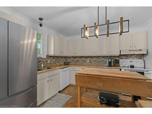 1091 Wintergreen Crescent, Kingston, ON - Indoor Photo Showing Kitchen With Double Sink