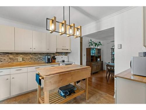 1091 Wintergreen Crescent, Kingston, ON - Indoor Photo Showing Kitchen