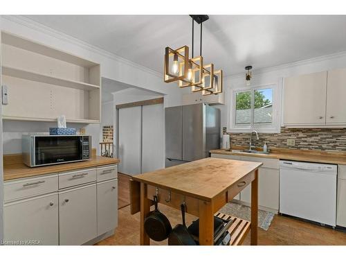 1091 Wintergreen Crescent, Kingston, ON - Indoor Photo Showing Kitchen With Double Sink