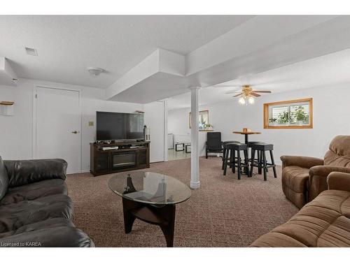 1091 Wintergreen Crescent, Kingston, ON - Indoor Photo Showing Living Room