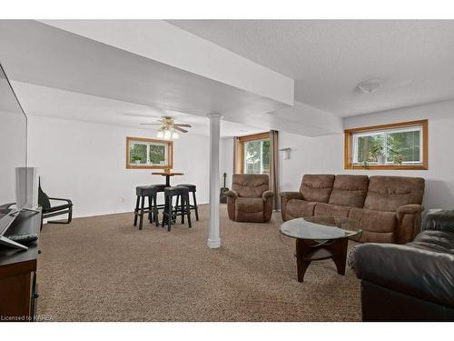 1091 Wintergreen Crescent, Kingston, ON - Indoor Photo Showing Living Room