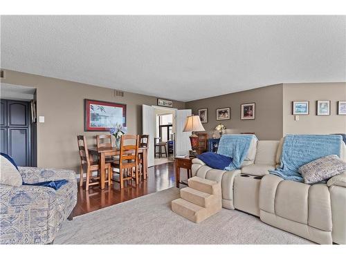 601-185 Ontario Street, Kingston, ON - Indoor Photo Showing Living Room