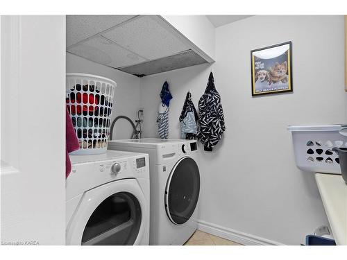 601-185 Ontario Street, Kingston, ON - Indoor Photo Showing Laundry Room
