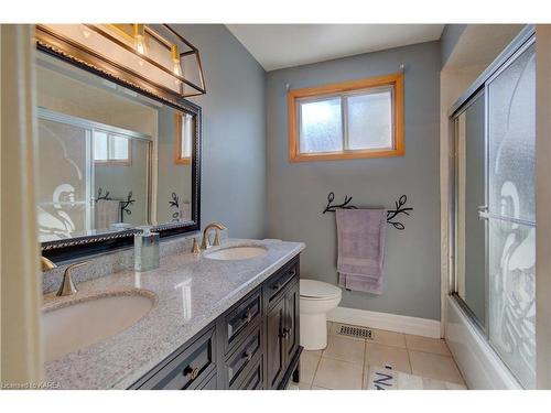 862 Kilburn Street, Kingston, ON - Indoor Photo Showing Bathroom