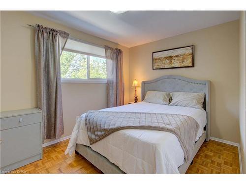 862 Kilburn Street, Kingston, ON - Indoor Photo Showing Bedroom