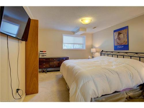 862 Kilburn Street, Kingston, ON - Indoor Photo Showing Bedroom