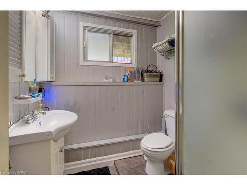 862 Kilburn Street, Kingston, ON - Indoor Photo Showing Bathroom