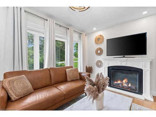 725 Tacoma Crescent, Kingston, ON - Indoor Photo Showing Living Room With Fireplace