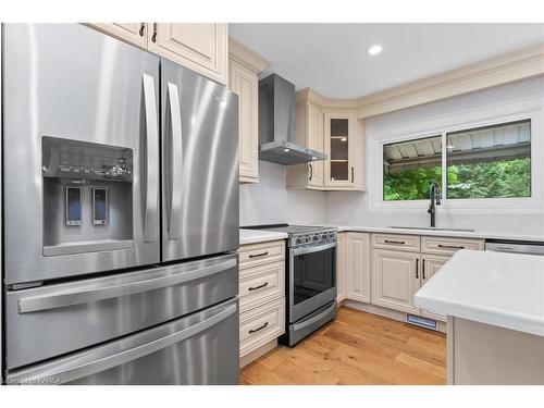 725 Tacoma Crescent, Kingston, ON - Indoor Photo Showing Kitchen With Upgraded Kitchen