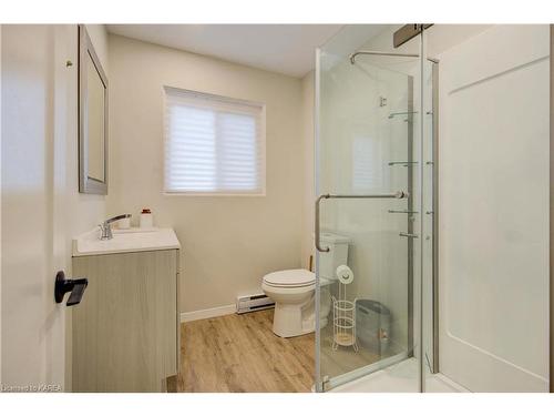 352 Macdonnell Street, Kingston, ON - Indoor Photo Showing Bathroom