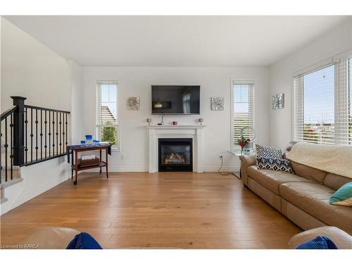 301 Janette Street Street, Kingston, ON - Indoor Photo Showing Kitchen