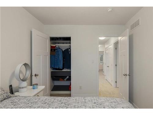 301 Janette Street Street, Kingston, ON - Indoor Photo Showing Living Room