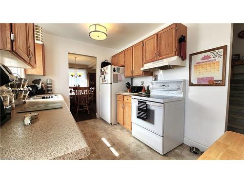 835 Larchwood Crescent, Kingston, ON - Indoor Photo Showing Kitchen With Double Sink