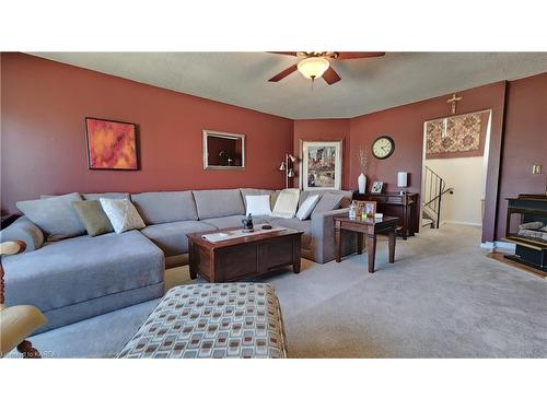 835 Larchwood Crescent, Kingston, ON - Indoor Photo Showing Living Room