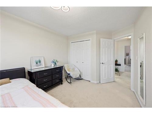29-1098 King Street W, Kingston, ON - Indoor Photo Showing Bedroom