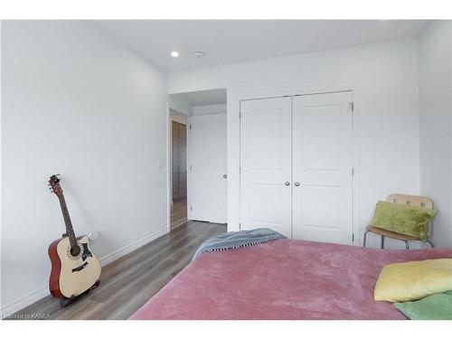 206-1005 Terra Verde Way, Kingston, ON - Indoor Photo Showing Bedroom