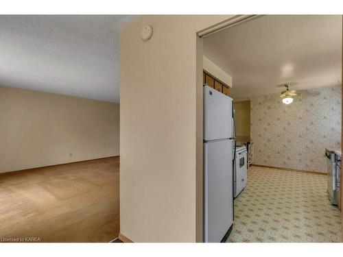 752 Sussex Boulevard, Kingston, ON - Indoor