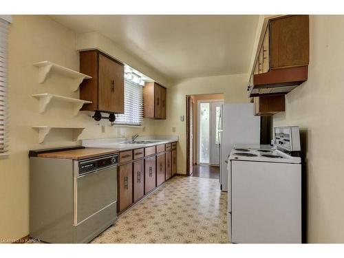 752 Sussex Boulevard, Kingston, ON - Indoor Photo Showing Kitchen