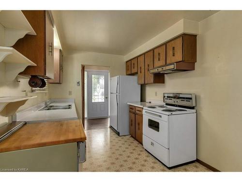 752 Sussex Boulevard, Kingston, ON - Indoor Photo Showing Kitchen With Double Sink