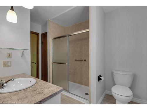 752 Sussex Boulevard, Kingston, ON - Indoor Photo Showing Bathroom