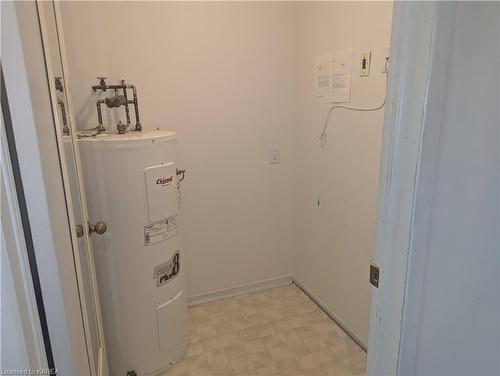 408-310 Kingsdale Avenue, Kingston, ON - Indoor Photo Showing Other Room