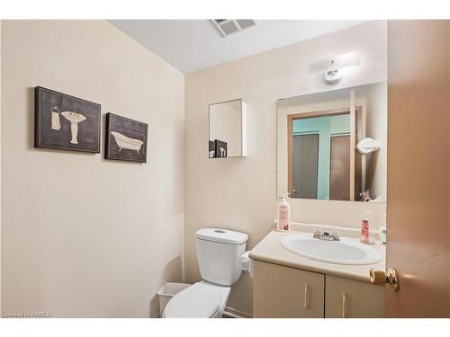 211-316 Kingsdale Avenue, Kingston, ON - Indoor Photo Showing Bathroom