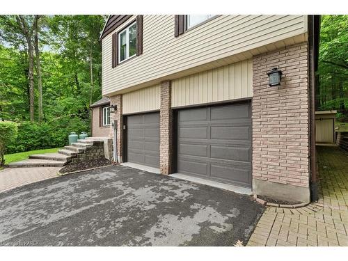 1432 Wallbridge-Loyalist Road Road, Quinte West, ON - Indoor Photo Showing Kitchen