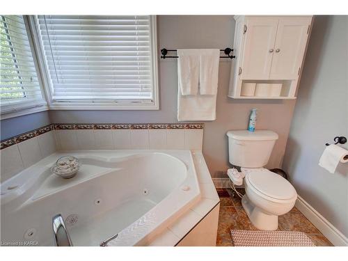 731 Rylande Court, Kingston, ON - Indoor Photo Showing Bathroom