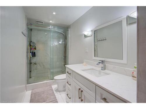 731 Rylande Court, Kingston, ON - Indoor Photo Showing Bathroom