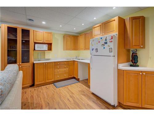 731 Rylande Court, Kingston, ON - Indoor Photo Showing Kitchen