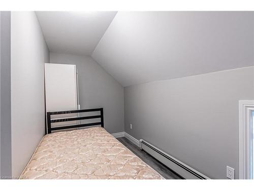 370 Barrie Street, Kingston, ON - Indoor Photo Showing Bedroom