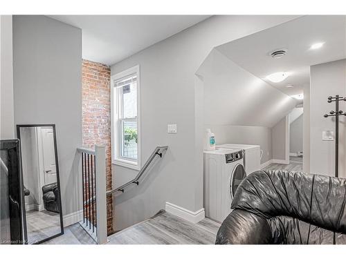 370 Barrie Street, Kingston, ON - Indoor Photo Showing Laundry Room